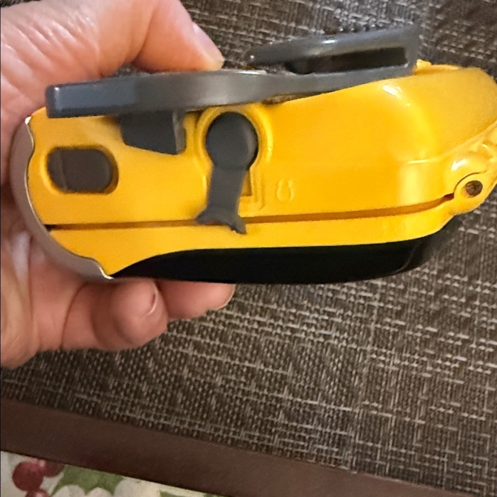 Sony Sports Walkman WM-FS111 - Yellow and Black for parts - Picture 8 of 10